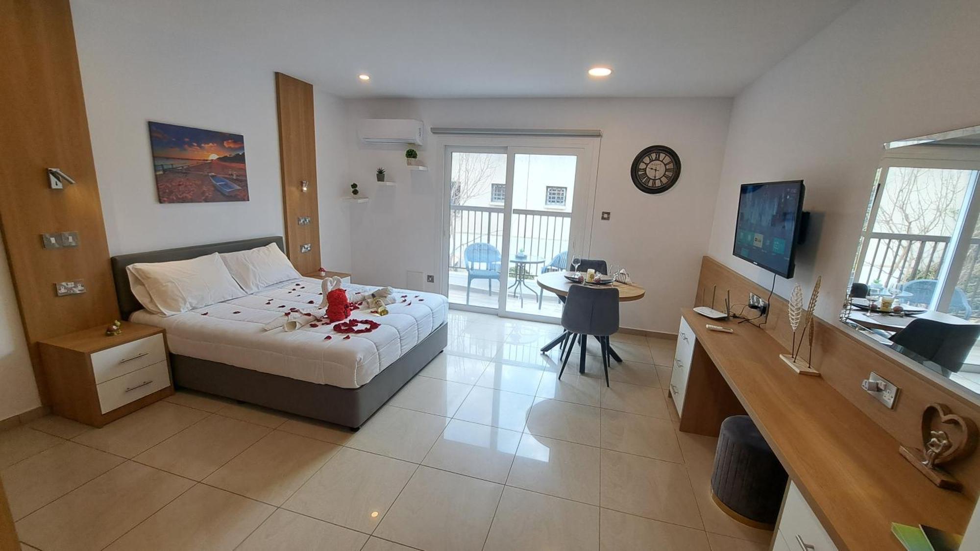 Tranquil Retreat Margarita Gardens Studio- Walking Distance From The Apartment *