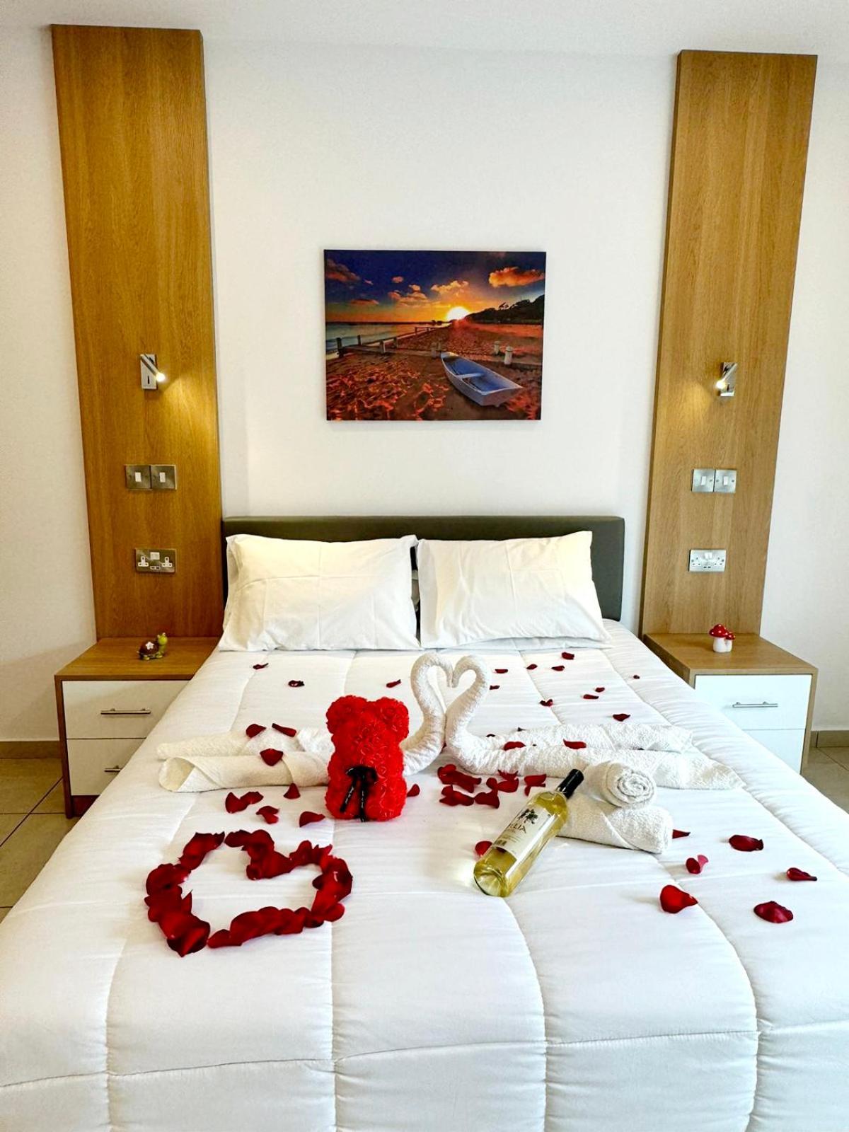 Apartment Tranquil Retreat Margarita Gardens Studio- Walking Distance From The Paphos
